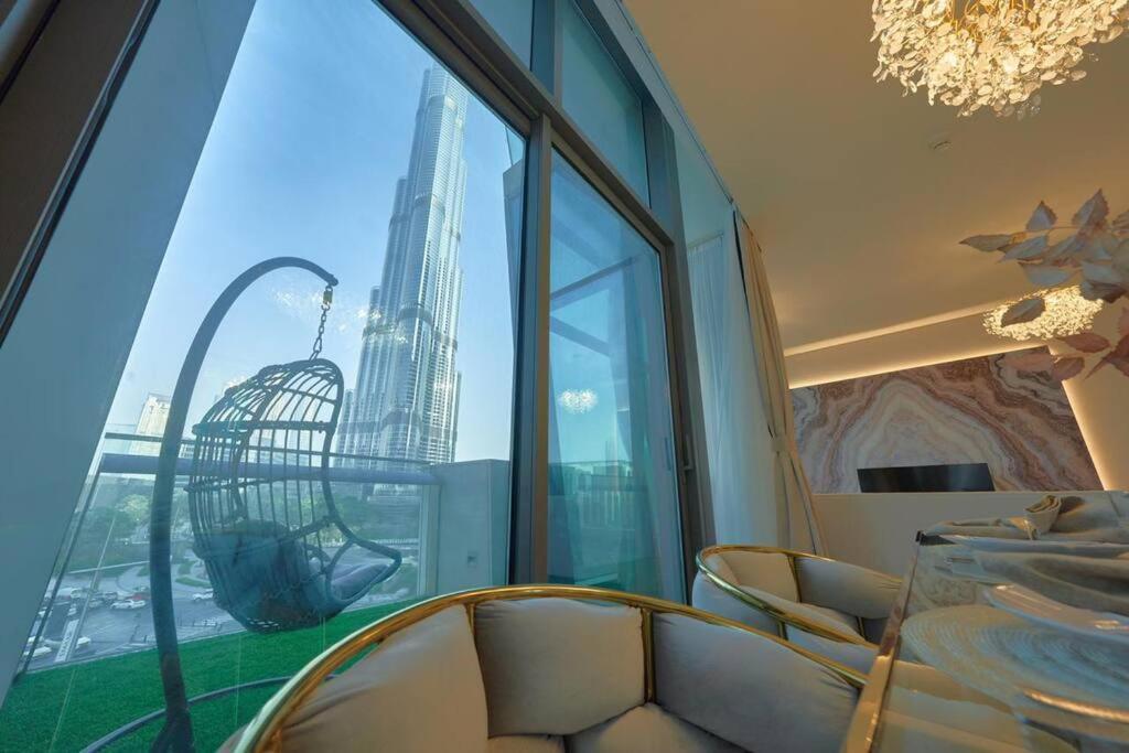 Magnificent Stunning 3 Bedroom With Burj Khalifa View Apartment *