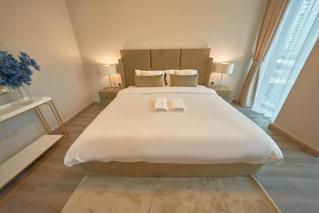 Magnificent Stunning 3 Bedroom With Burj Khalifa View * Dubai