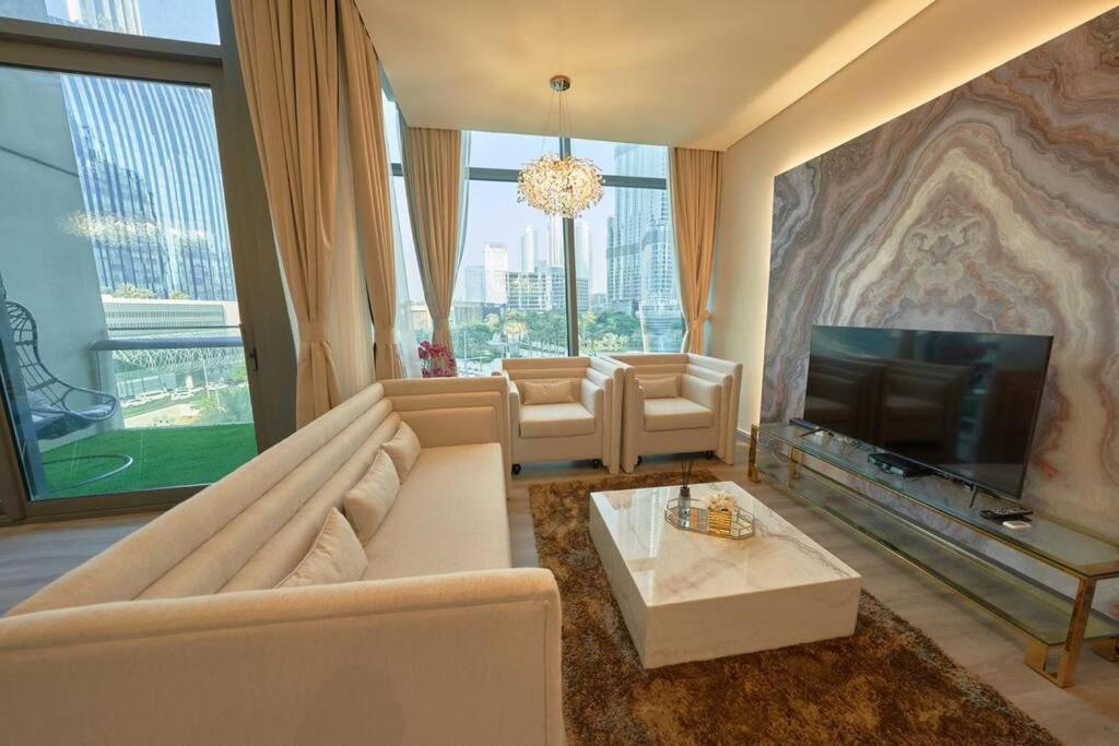 Magnificent Stunning 3 Bedroom With Burj Khalifa View * Dubai