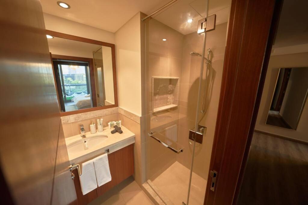 Magnificent Stunning 3 Bedroom With Burj Khalifa View Apartment *