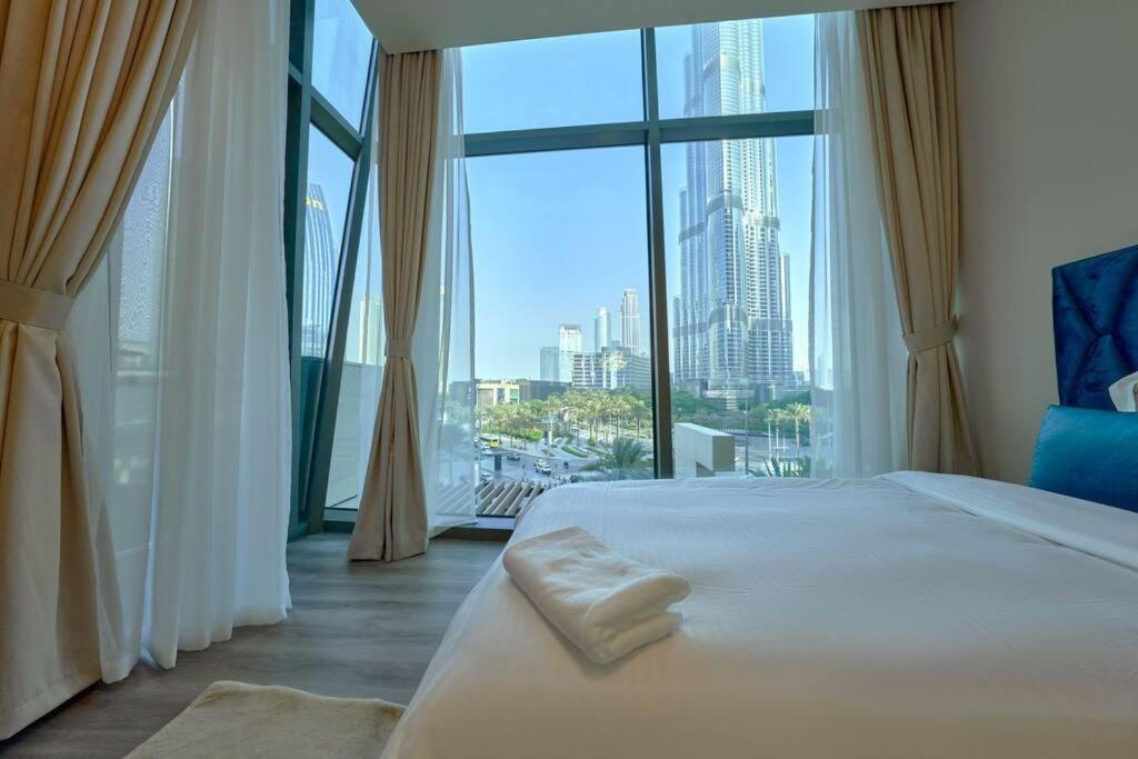 Magnificent Stunning 3 Bedroom With Burj Khalifa View Dubai