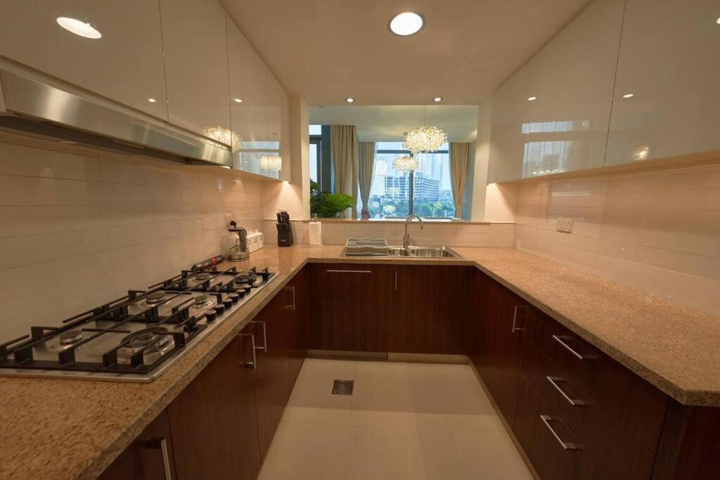Magnificent Stunning 3 Bedroom With Burj Khalifa View