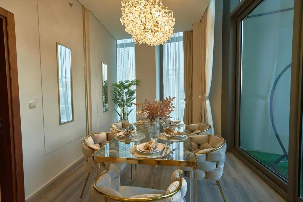 Magnificent Stunning 3 Bedroom With Burj Khalifa View Apartment