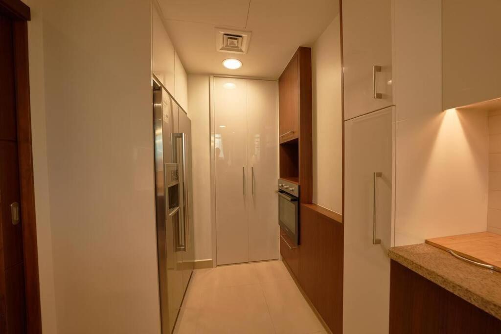 Magnificent Stunning 3 Bedroom With Burj Khalifa View Dubai